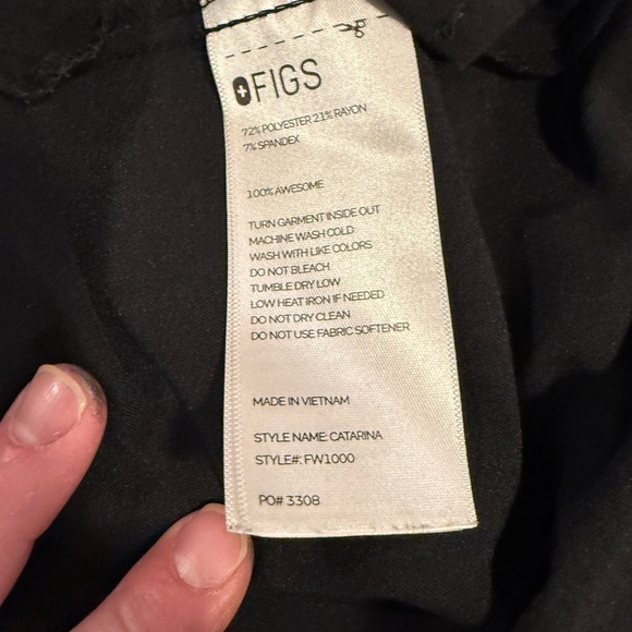 Figs Catarina One-Pocket Black Scrub Top™ Technical Collection Size XL. - Picture 6 of 6